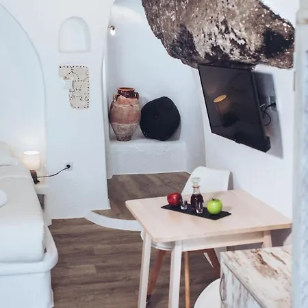 Gemini Caves Oia (Santorini)